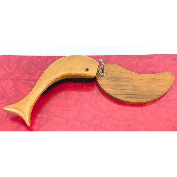 Vintage 1960s shoe brush, West Germany, wooden shoe shining brush, whale shaped - Picture 4 of 10